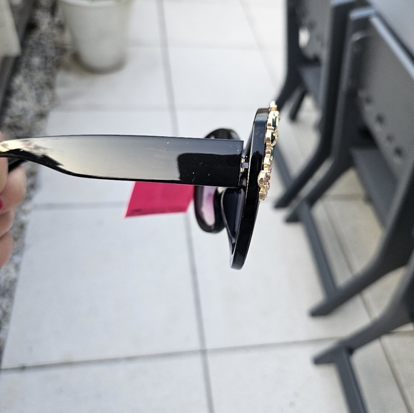 Betsy Johnson Sunglasses - Picture 5 of 10